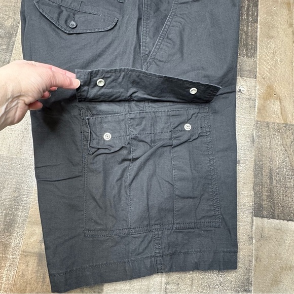 Levi”s Like New Cargo Shorts size 34 - Picture 9 of 10